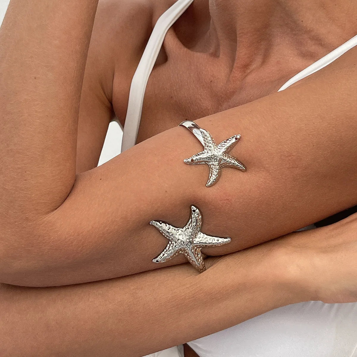 Women's European and American Fashion Gold Color Starfish Arm Chain Bracelet Summer Beach Travel Banquet Party Dress Up Gift