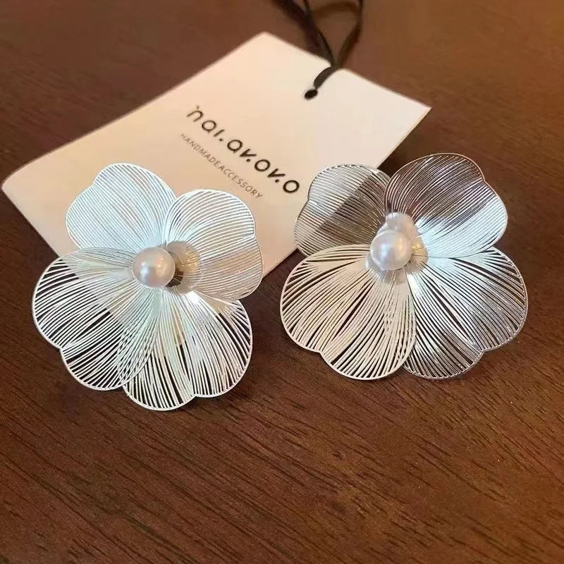 Fashion Korean Large Flower Pearl Earrings for Women New Design Stud Earrings for Women Jewelry Accessories Party Gift