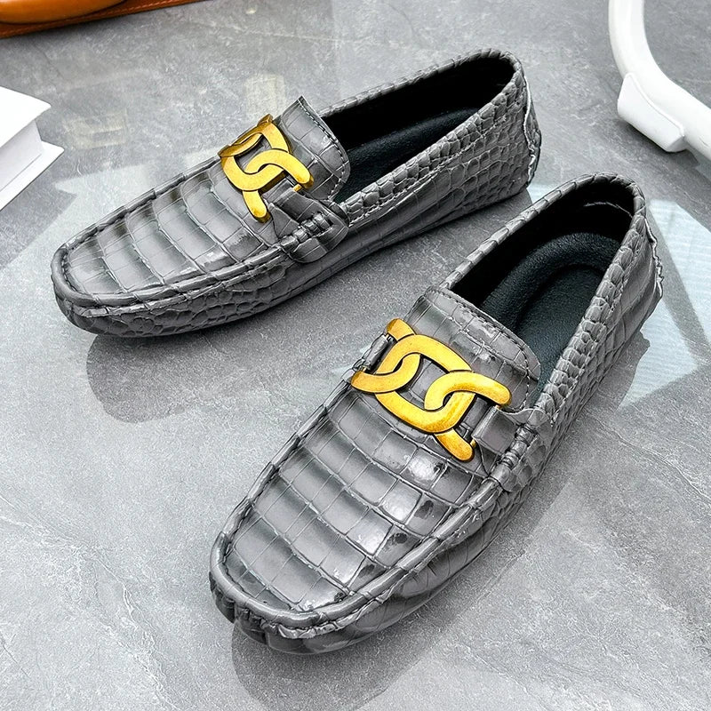 新作レザーローファー メンズ ハンドメイド ドライビングシューズ スリッポンシューズ 男性 高品質 快適 大きいサイズ クラシック カジュアル メンズローファー