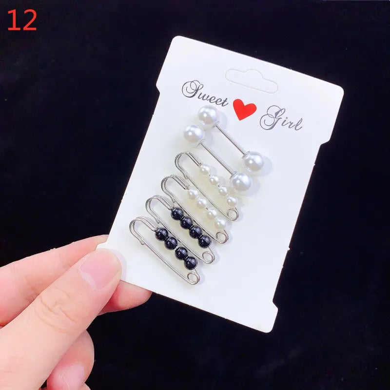 Fashion Crystal Pin Waist Buckle Fixed Strap Charm Safety Brooch Anti Fall Sweater Cardigan Clip Chain Pearls Brooches Jewelry