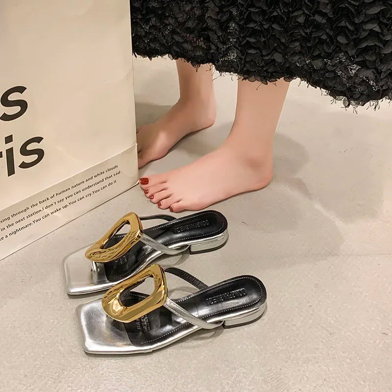 Flats 2024 Women Flip Flops New Summer Casual Slides Beach Ladies Slippers Outside Metal Decoration Female Shoes for Slippers