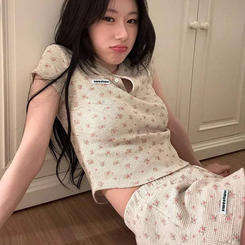 Small Floral Print Texture Knitted Round Neck Button Pullover Short Sleeve Top High Waist Shorts Casual Suit for Women