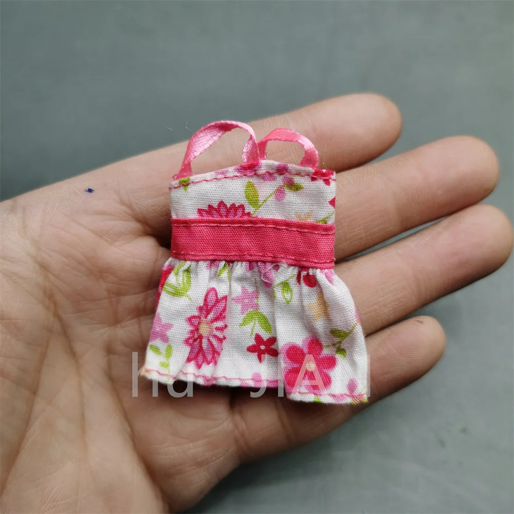 Ob11人形の服の本物の小さなケリーのオリジナルの種類は、服のパンツを着ることができるシンバの子供たちが家のおもちゃをプレイします