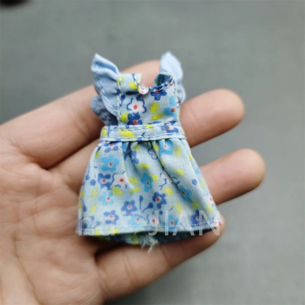 Ob11人形の服の本物の小さなケリーのオリジナルの種類は、服のパンツを着ることができるシンバの子供たちが家のおもちゃをプレイします