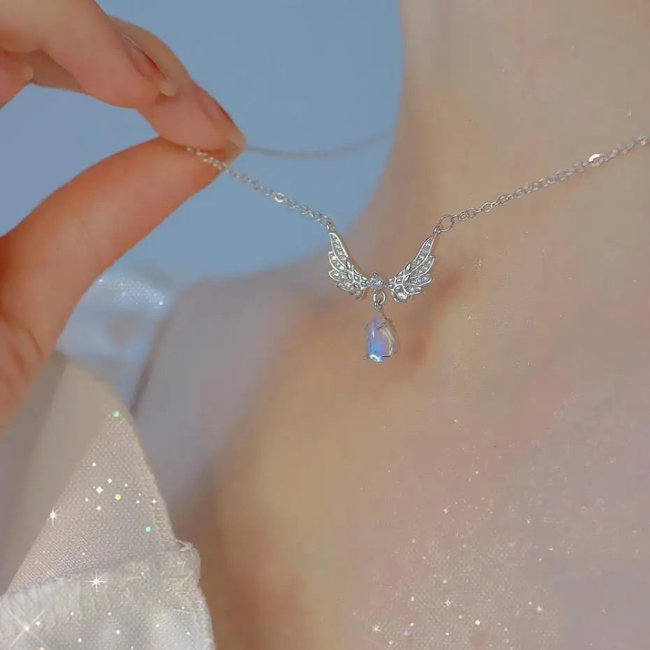 New Luxury White Round Moonstone Pendant Necklaces Women Fashion Jewelry Choker Clavicle Chain Short Charm Necklace