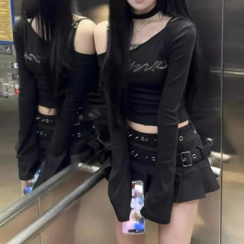 夏の女性のための新しいファッションデザインのダブルベルトプリーツスカート、韓国風の万能ハイウエストスリムショートスカート