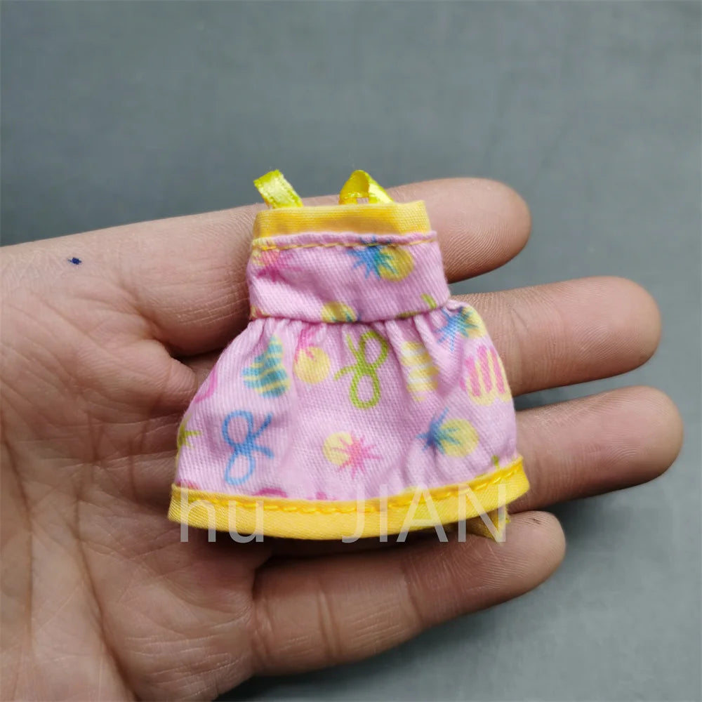 Ob11人形の服の本物の小さなケリーのオリジナルの種類は、服のパンツを着ることができるシンバの子供たちが家のおもちゃをプレイします