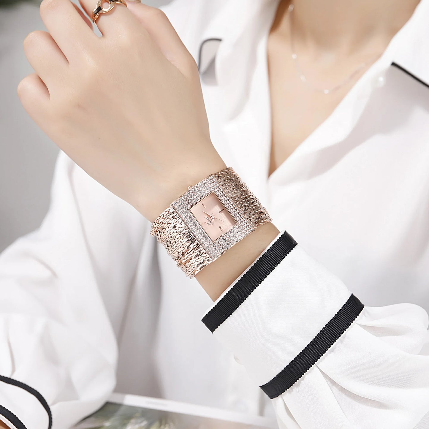 Luxury Fashion Gold watches for women Large Dial Delicate Bracelet Quartz womens watch Water Resistant reloj mujer