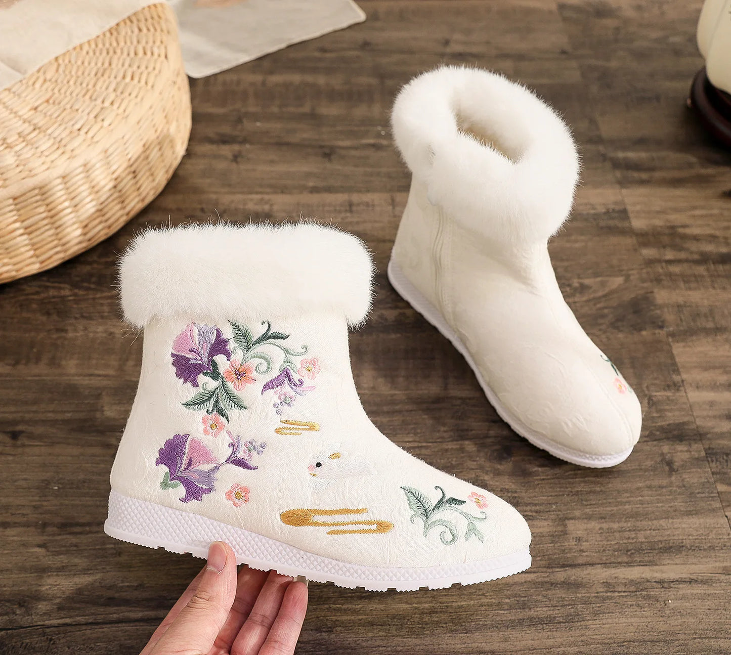 ファッション冬用ブーツ レディースシューズ エスニックスタイル 刺繍入りショートブーツ レディース 暖かいスノーシューズ 女性用 アンティークダンス フラットブーツ