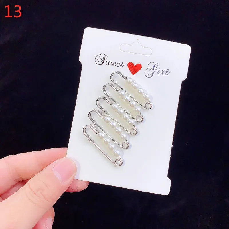 Fashion Crystal Pin Waist Buckle Fixed Strap Charm Safety Brooch Anti Fall Sweater Cardigan Clip Chain Pearls Brooches Jewelry