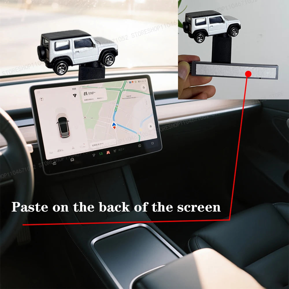 車用ドリフト回転オーナメント 車用ダッシュボード回転レーシングモデルデコ 個性的な車用センターコンソール カートゥーン スズキ ジムニー用