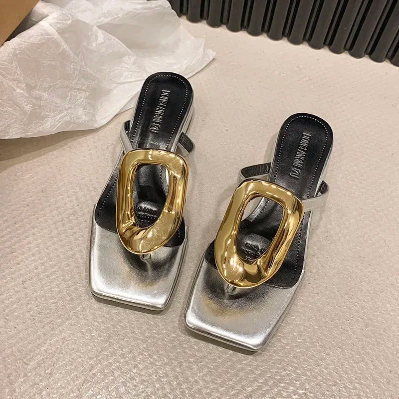 Flats 2024 Women Flip Flops New Summer Casual Slides Beach Ladies Slippers Outside Metal Decoration Female Shoes for Slippers