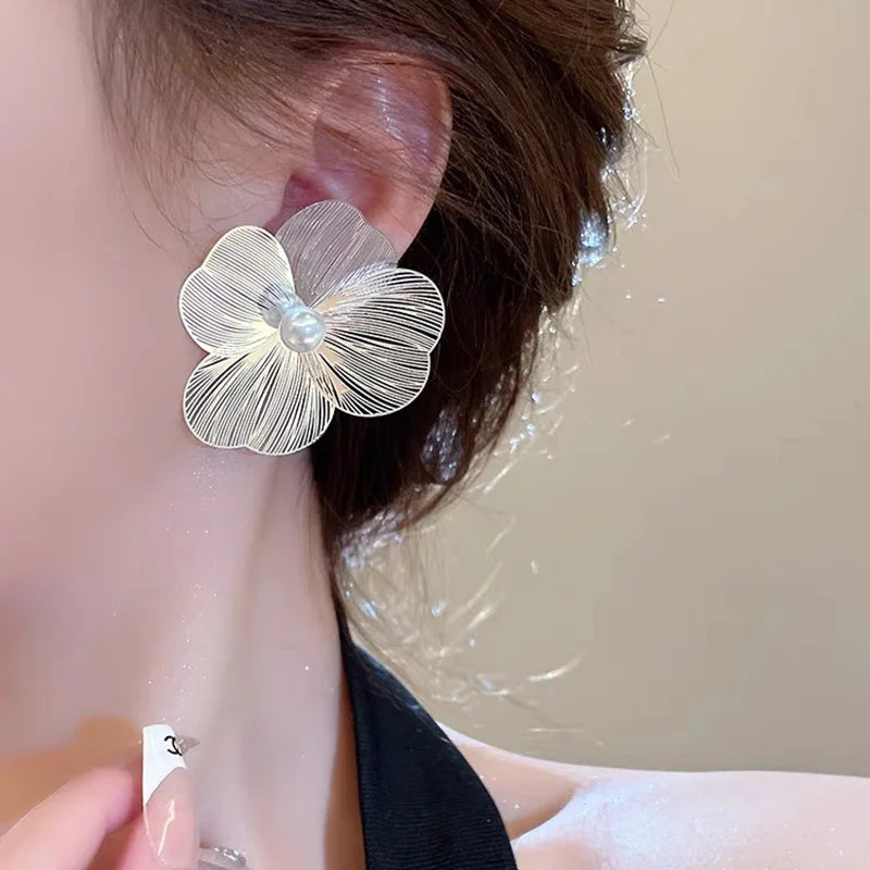 Fashion Korean Large Flower Pearl Earrings for Women New Design Stud Earrings for Women Jewelry Accessories Party Gift