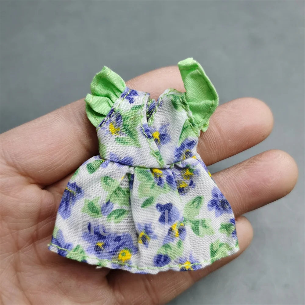 Ob11人形の服の本物の小さなケリーのオリジナルの種類は、服のパンツを着ることができるシンバの子供たちが家のおもちゃをプレイします