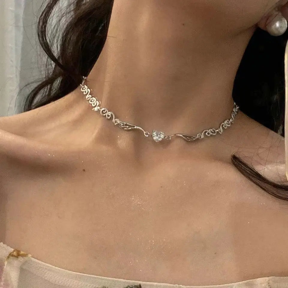 New Luxury White Round Moonstone Pendant Necklaces Women Fashion Jewelry Choker Clavicle Chain Short Charm Necklace