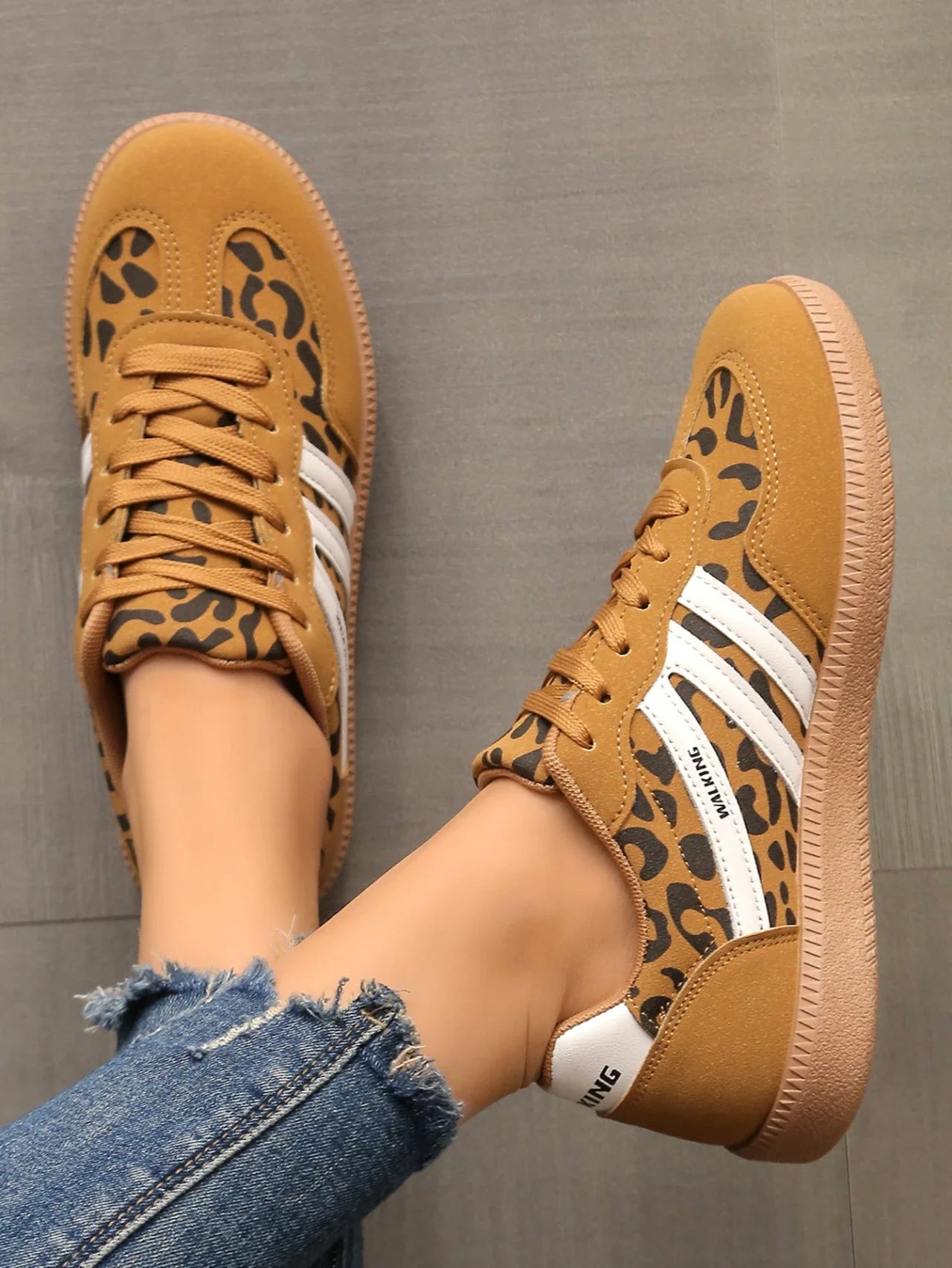 Women Sneakers 2025 Spring New Luxury Flat Loafers Comfortable Slip on Soft Female Sneakers Lightweight Outdoor Shoes for Women