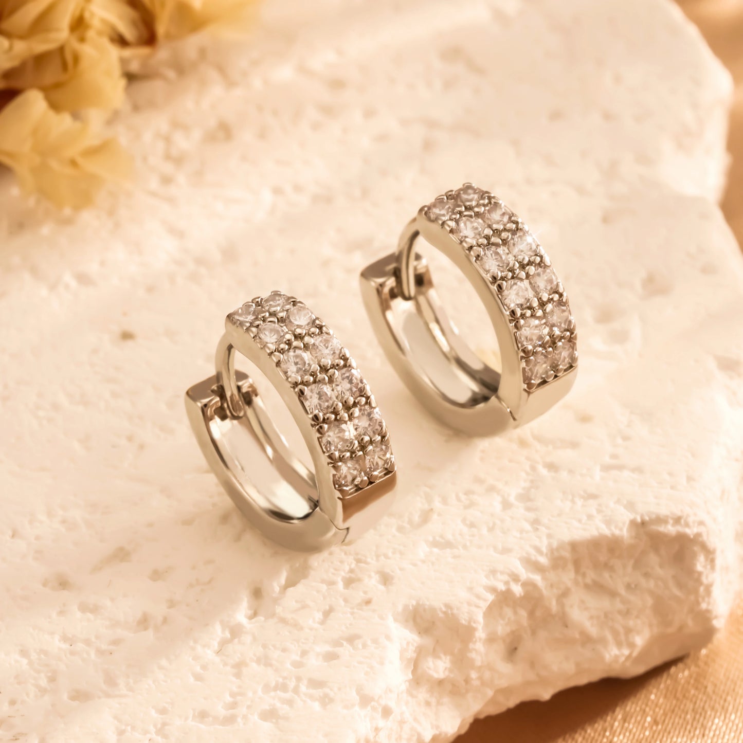 Vintage Hip Hop Round Hoop Earrings for Men Crystal Cubic Zirconia Fashion Versatile Male Jewelry Trend Circle Earring Gift