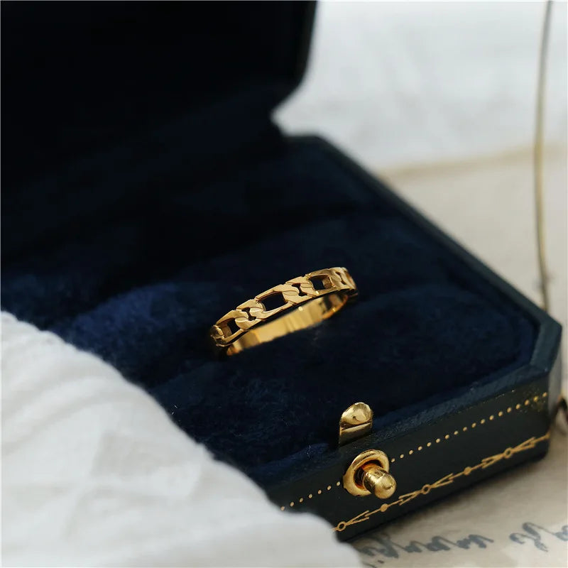 Vintage French Hollow Chain Twist Ring Women's Fashion Personality Party Ring Simple Titanium Steel Jewelry 18K Gold Plated