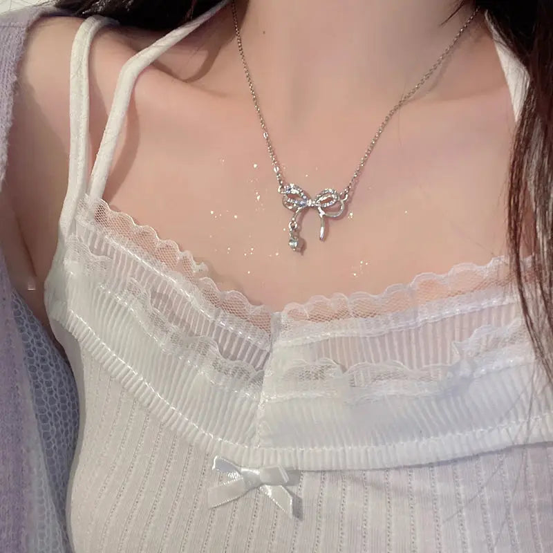 New Luxury White Round Moonstone Pendant Necklaces Women Fashion Jewelry Choker Clavicle Chain Short Charm Necklace