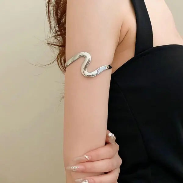 Women's European and American Fashion Gold Color Starfish Arm Chain Bracelet Summer Beach Travel Banquet Party Dress Up Gift