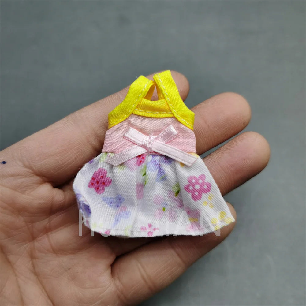 Ob11人形の服の本物の小さなケリーのオリジナルの種類は、服のパンツを着ることができるシンバの子供たちが家のおもちゃをプレイします