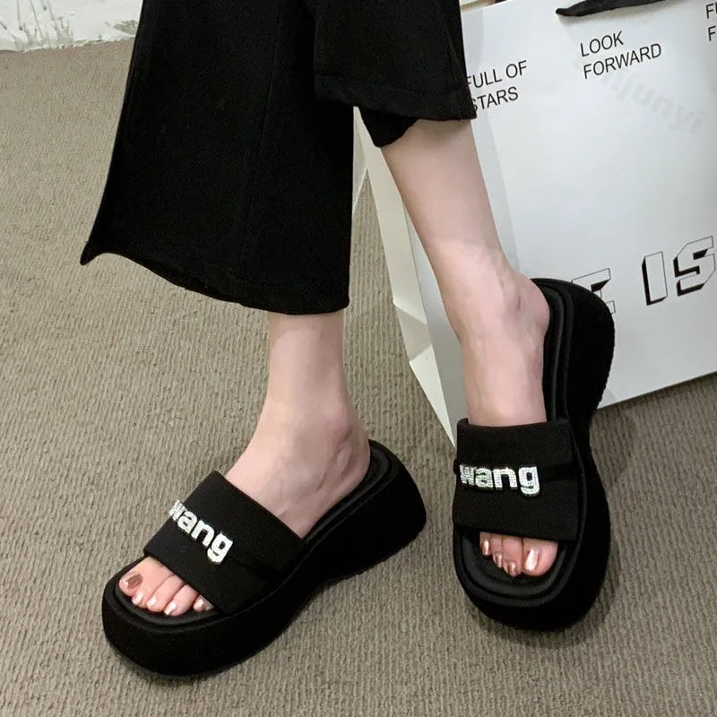 Women's Slippers 2025 New Fashion Comfortable Platform Sandals Concise Outdoor Women‘s Closed Toe Beach Muje Summer Shoes