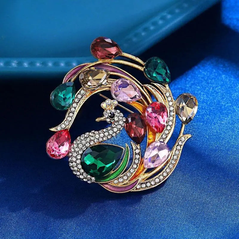Elegant Classic Crystal Peacock Shining Brooch Pin For Women High-end Exquisite Banquet Party Animals Badges Jewelry Gift