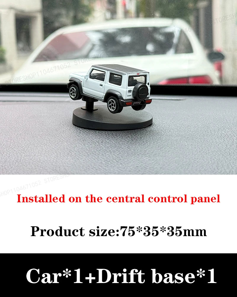 車用ドリフト回転オーナメント 車用ダッシュボード回転レーシングモデルデコ 個性的な車用センターコンソール カートゥーン スズキ ジムニー用