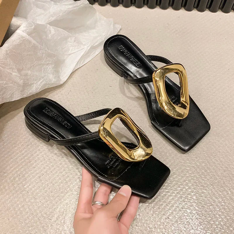 Flats 2024 Women Flip Flops New Summer Casual Slides Beach Ladies Slippers Outside Metal Decoration Female Shoes for Slippers