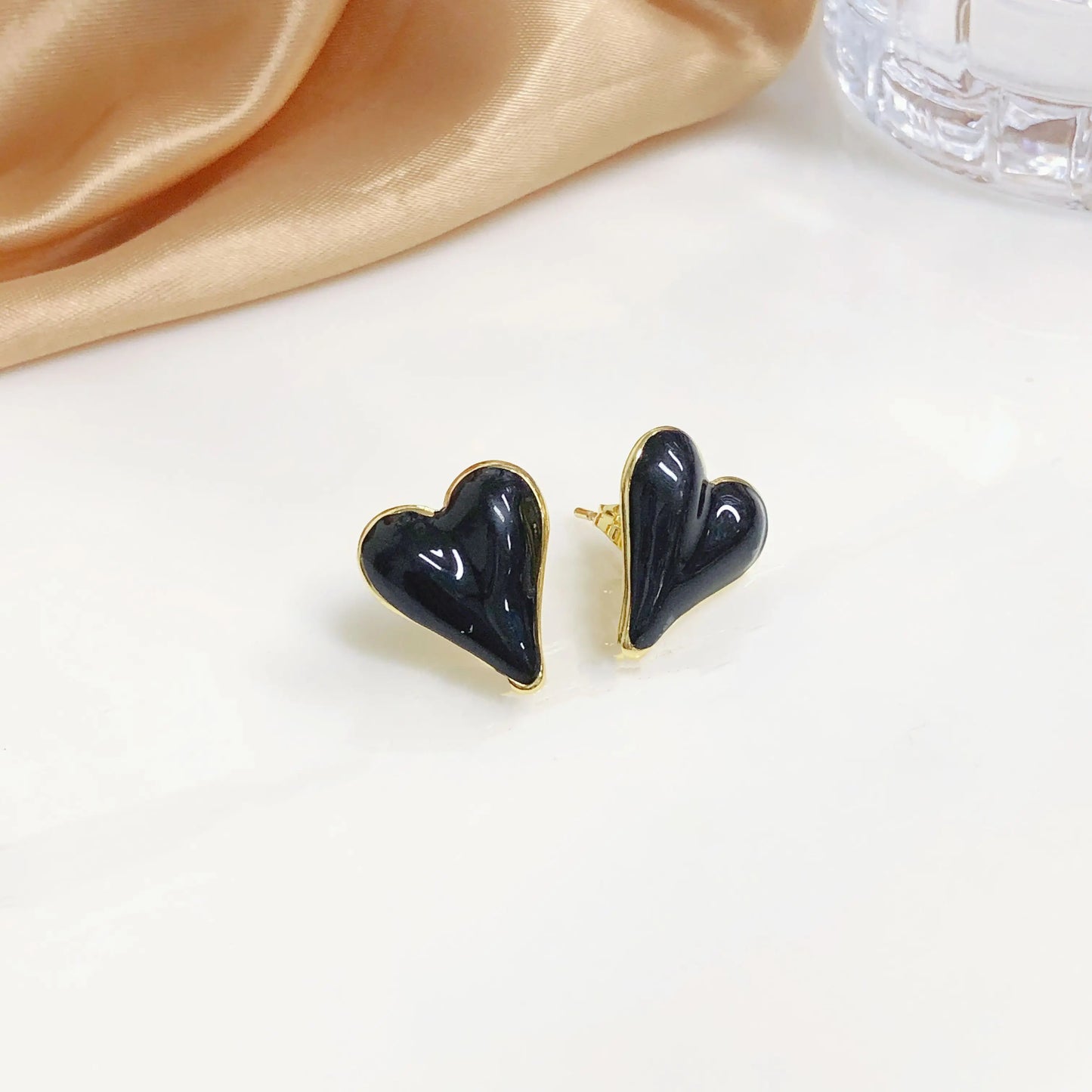 Enamel Oil Heart Stud Earrings for Women Girls New Fashion Party Golden Color Love Earrings Cute Romantic Jewelry Fine Gift