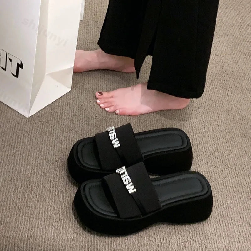 Women's Slippers 2025 New Fashion Comfortable Platform Sandals Concise Outdoor Women‘s Closed Toe Beach Muje Summer Shoes
