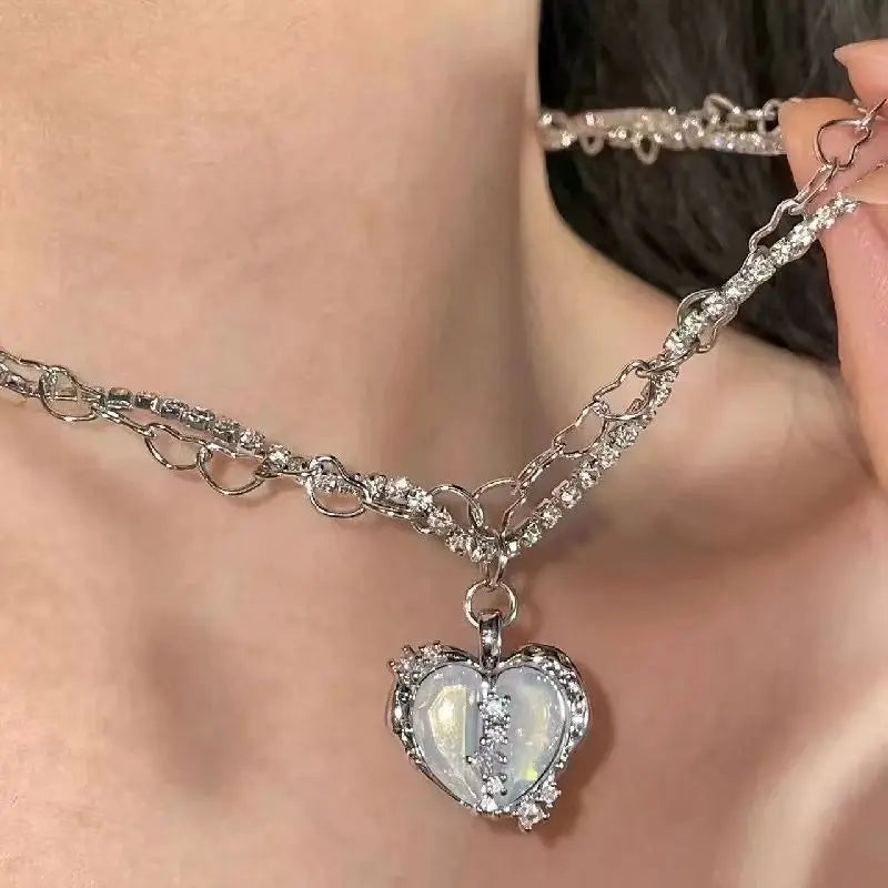 New Luxury White Round Moonstone Pendant Necklaces Women Fashion Jewelry Choker Clavicle Chain Short Charm Necklace