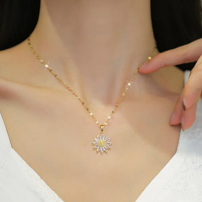 1PCS Gold-color Necklace Ladies Light Luxury Style Flower Pendant Inlaid Zirconia Titanium Steel Chain Holiday Jewelry