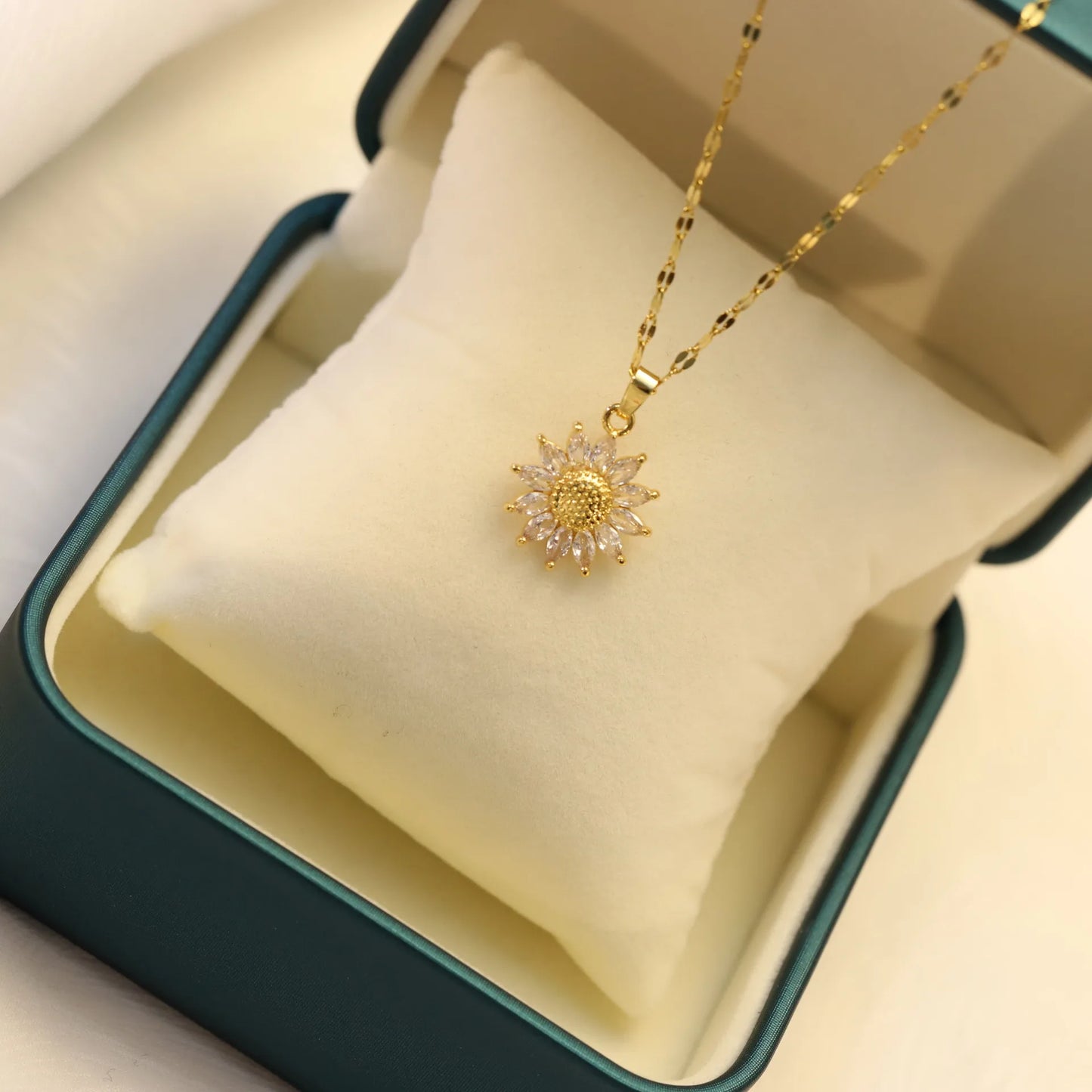 1PCS Gold-color Necklace Ladies Light Luxury Style Flower Pendant Inlaid Zirconia Titanium Steel Chain Holiday Jewelry