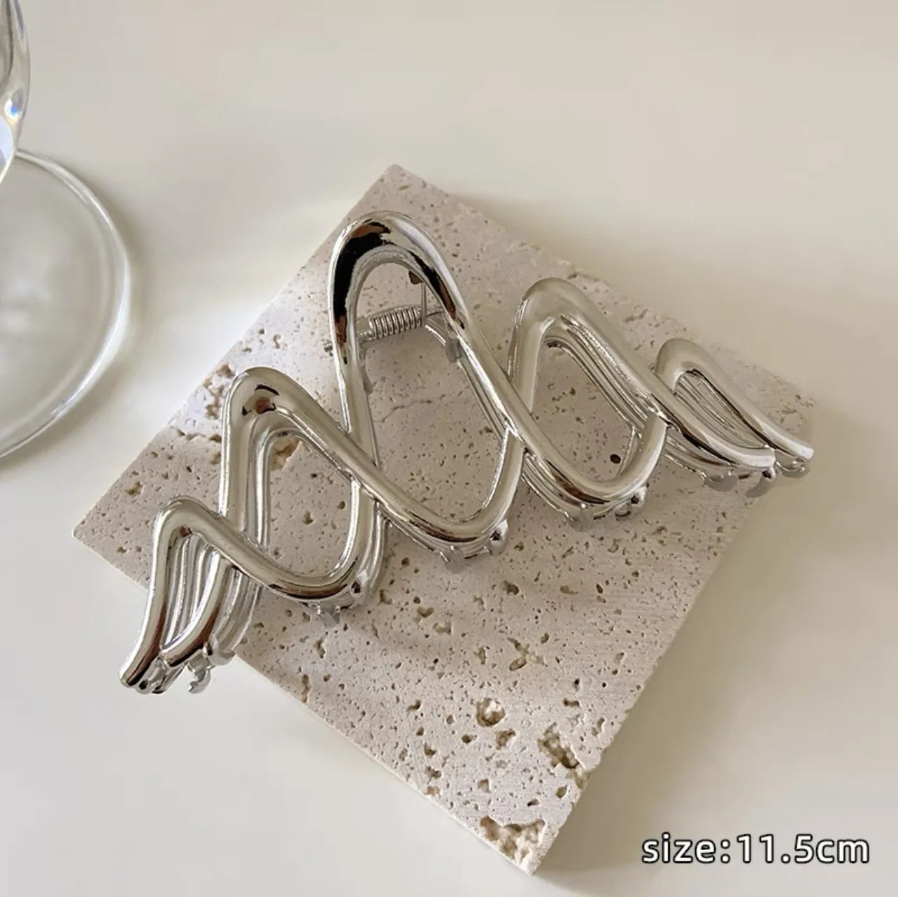 Elegant Geometric Wave Metal Gold Silver Hair Claw Clip For Women Accessories Large Punk Crab Jaw Clamps Hairgrip Headdress 2023