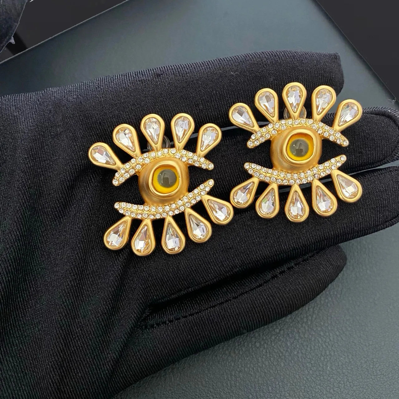 New Jewelry & Accessories Retro Style Eye Shaped Crystal Ear Clip Earrings For Women's Parties & Gifts