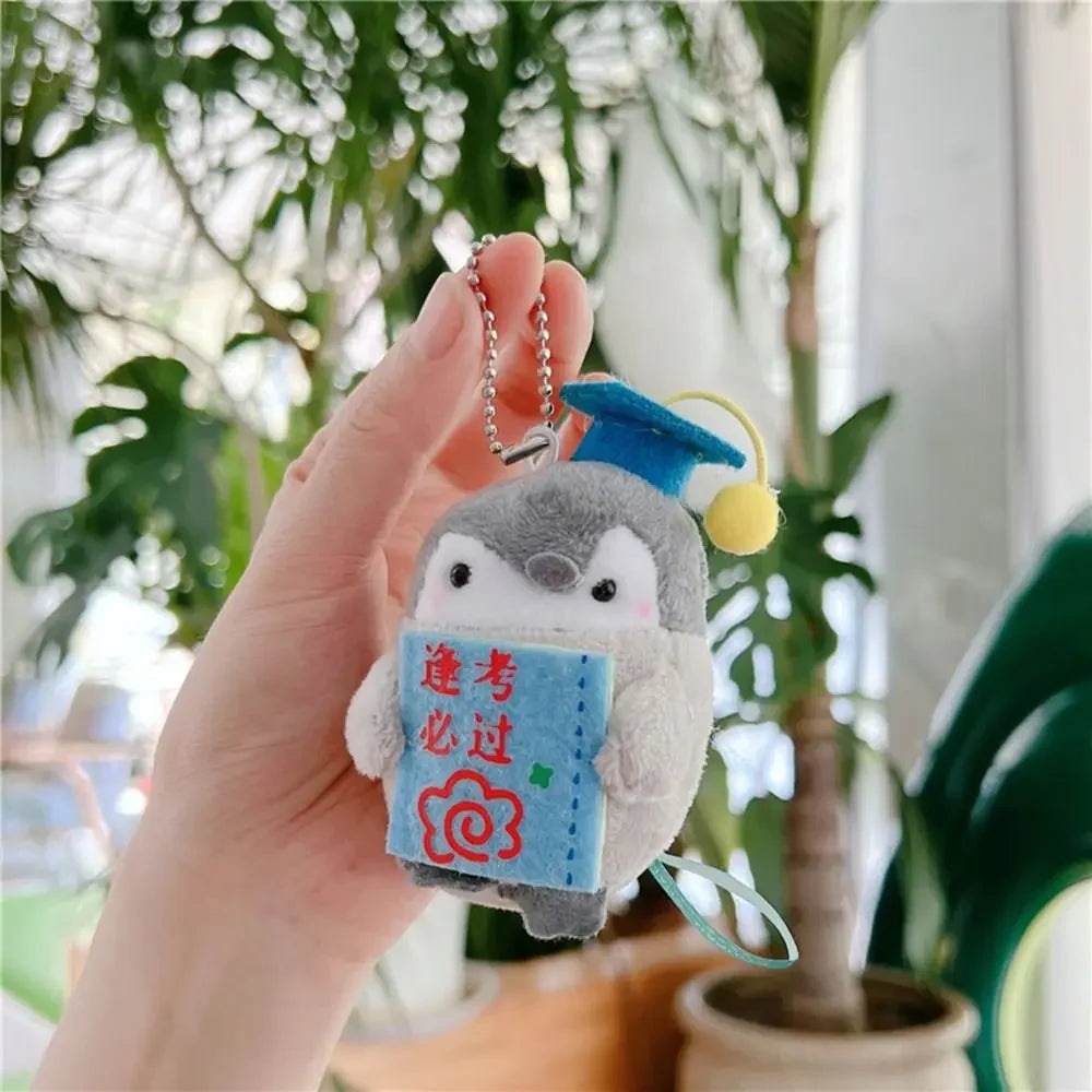 かわいいペンギンのぬいぐるみキーホルダー 観光帽子ペンギンキーホルダー 女の子へのギフト クリエイティブなスクールバッグキーホルダー
