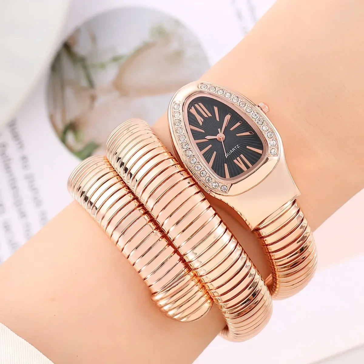 1PC Women Luxury Quartz Watch High-quality Fashion Gold Ladies Wristwatch Only Watch
