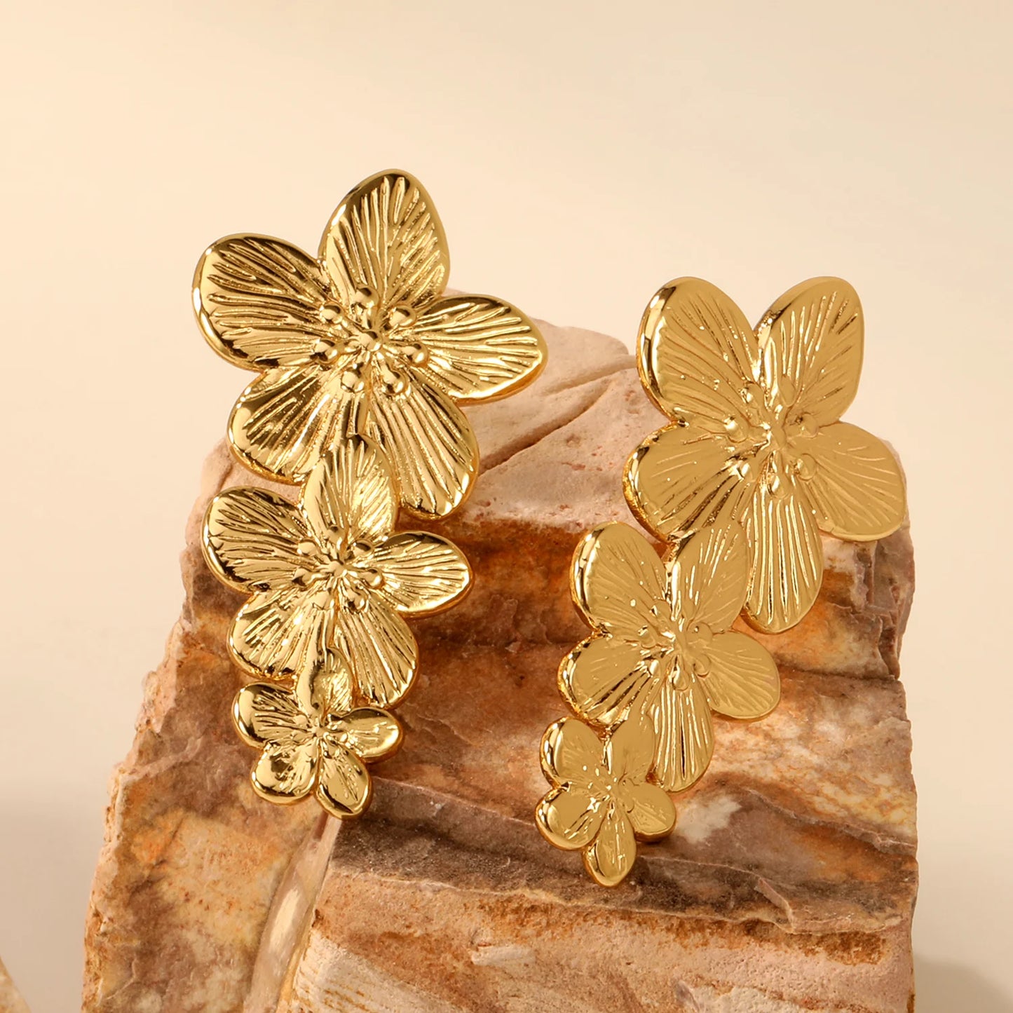 LUXUKISSKIDS 2PC Women's Fashion Trendy Stainless Steel Flower Earrings Necklace Set Gold-Plated Jewellry Party Dressing Gifts