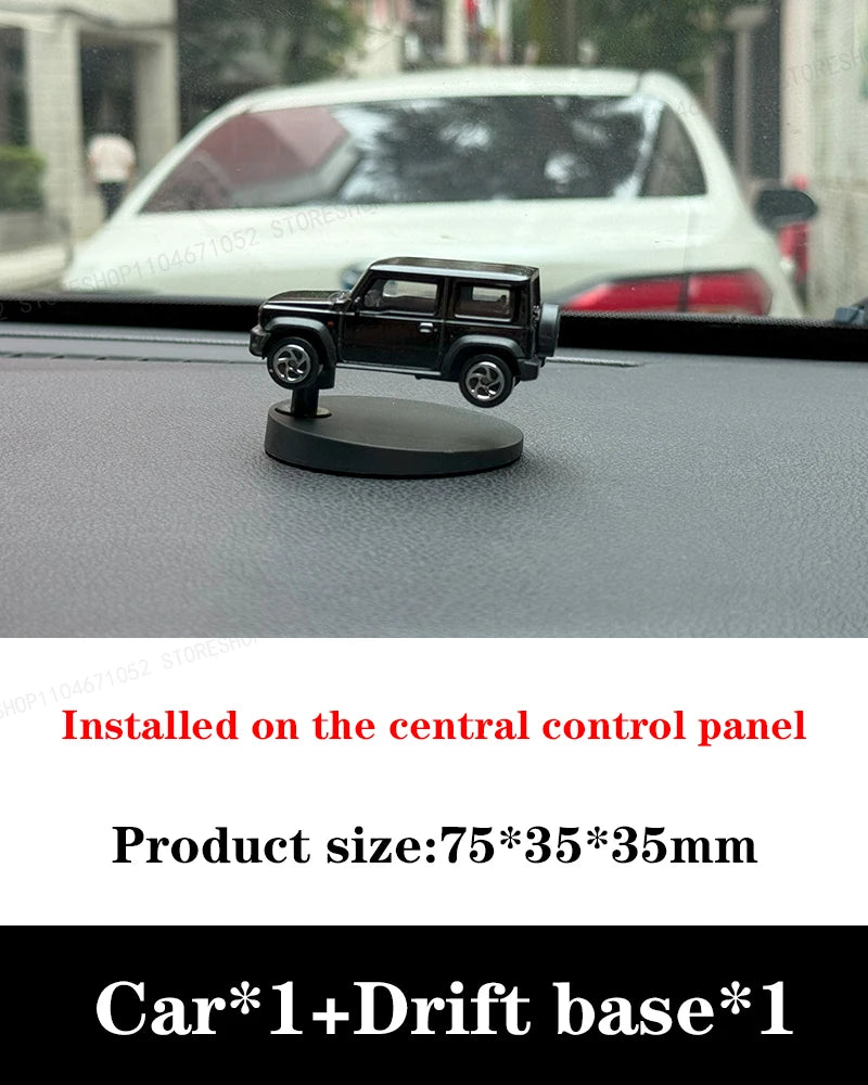 車用ドリフト回転オーナメント 車用ダッシュボード回転レーシングモデルデコ 個性的な車用センターコンソール カートゥーン スズキ ジムニー用