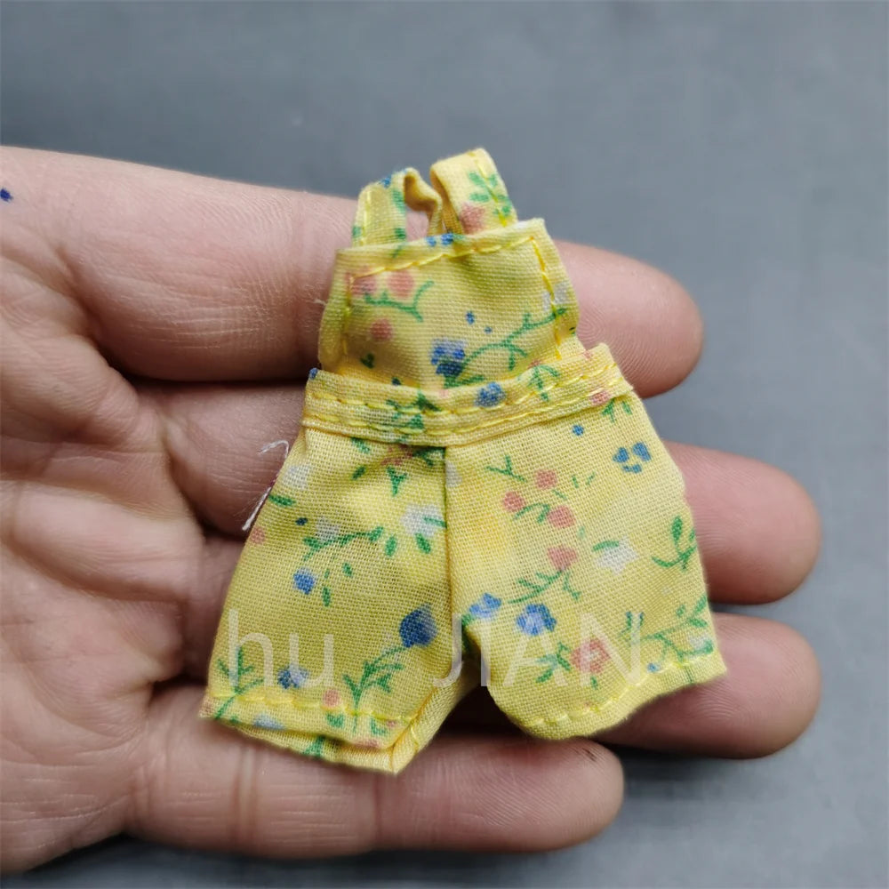 Ob11人形の服の本物の小さなケリーのオリジナルの種類は、服のパンツを着ることができるシンバの子供たちが家のおもちゃをプレイします