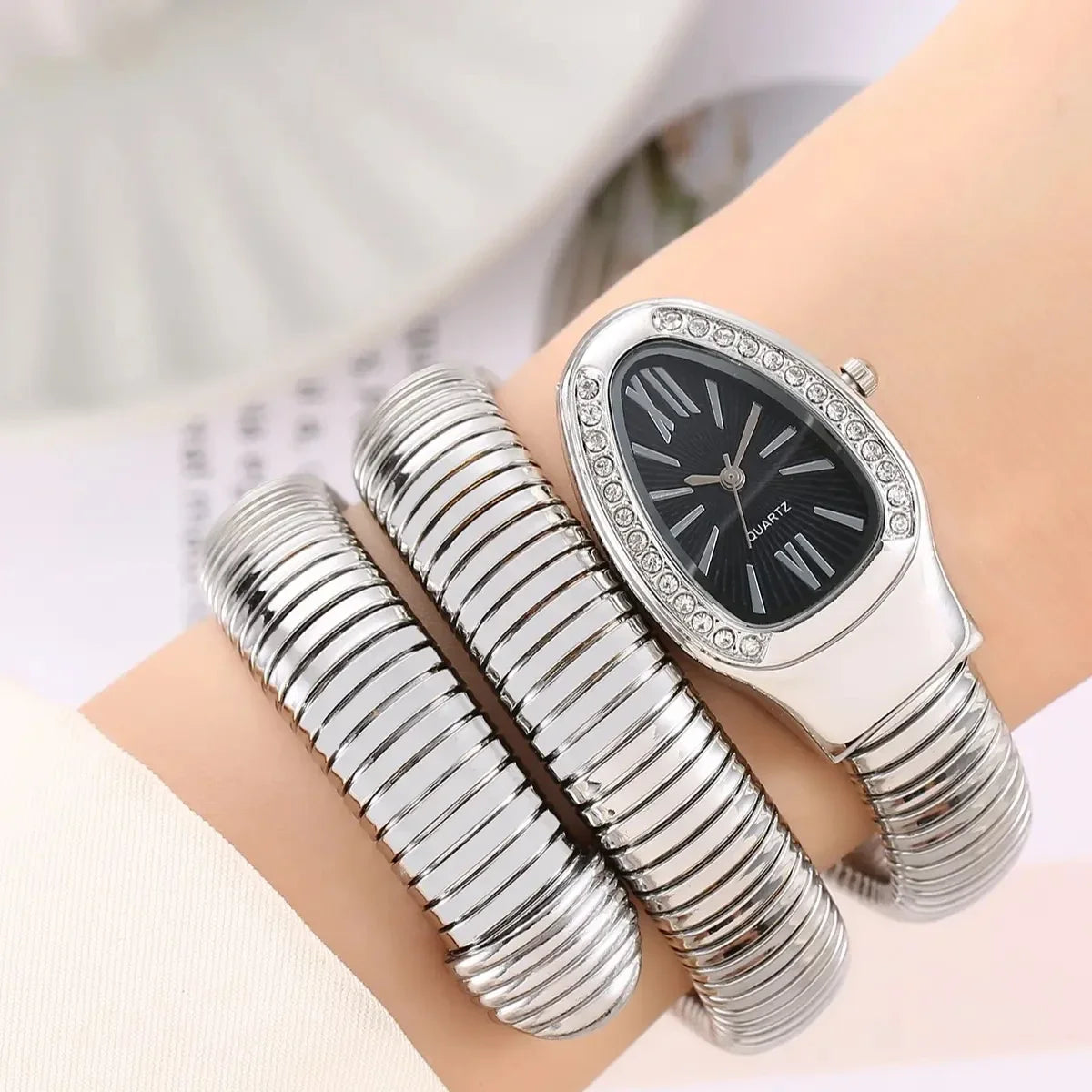 1PC Women Luxury Quartz Watch High-quality Fashion Gold Ladies Wristwatch Only Watch