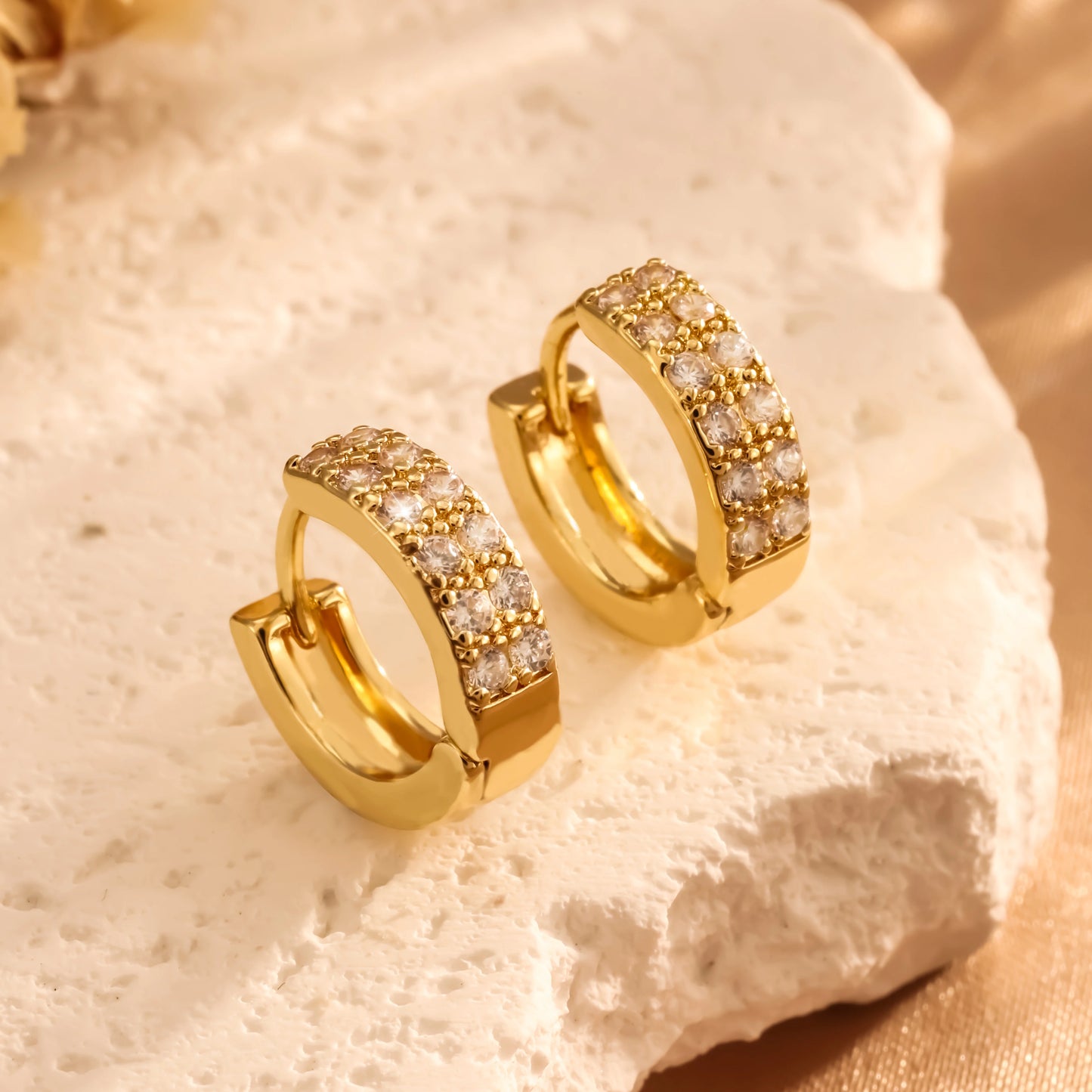 Vintage Hip Hop Round Hoop Earrings for Men Crystal Cubic Zirconia Fashion Versatile Male Jewelry Trend Circle Earring Gift