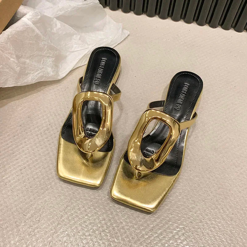 Flats 2024 Women Flip Flops New Summer Casual Slides Beach Ladies Slippers Outside Metal Decoration Female Shoes for Slippers