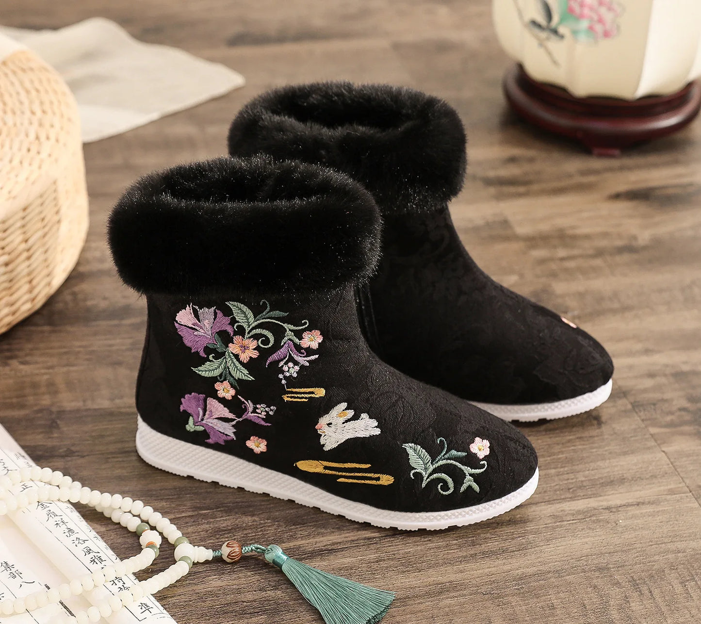 ファッション冬用ブーツ レディースシューズ エスニックスタイル 刺繍入りショートブーツ レディース 暖かいスノーシューズ 女性用 アンティークダンス フラットブーツ