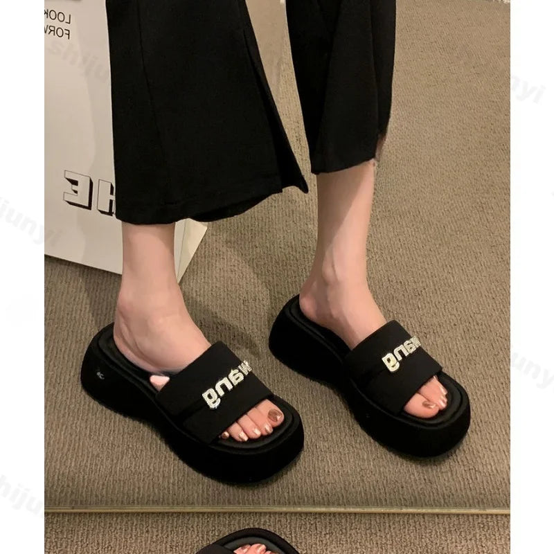 Women's Slippers 2025 New Fashion Comfortable Platform Sandals Concise Outdoor Women‘s Closed Toe Beach Muje Summer Shoes