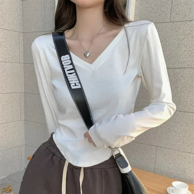 Black Clothing 2024 Top for Women Brown Woman T-shirt Sexy V Neck Tshirt Goth Old Aesthetic Causal 2000s Korea Stylish Kpop Tee