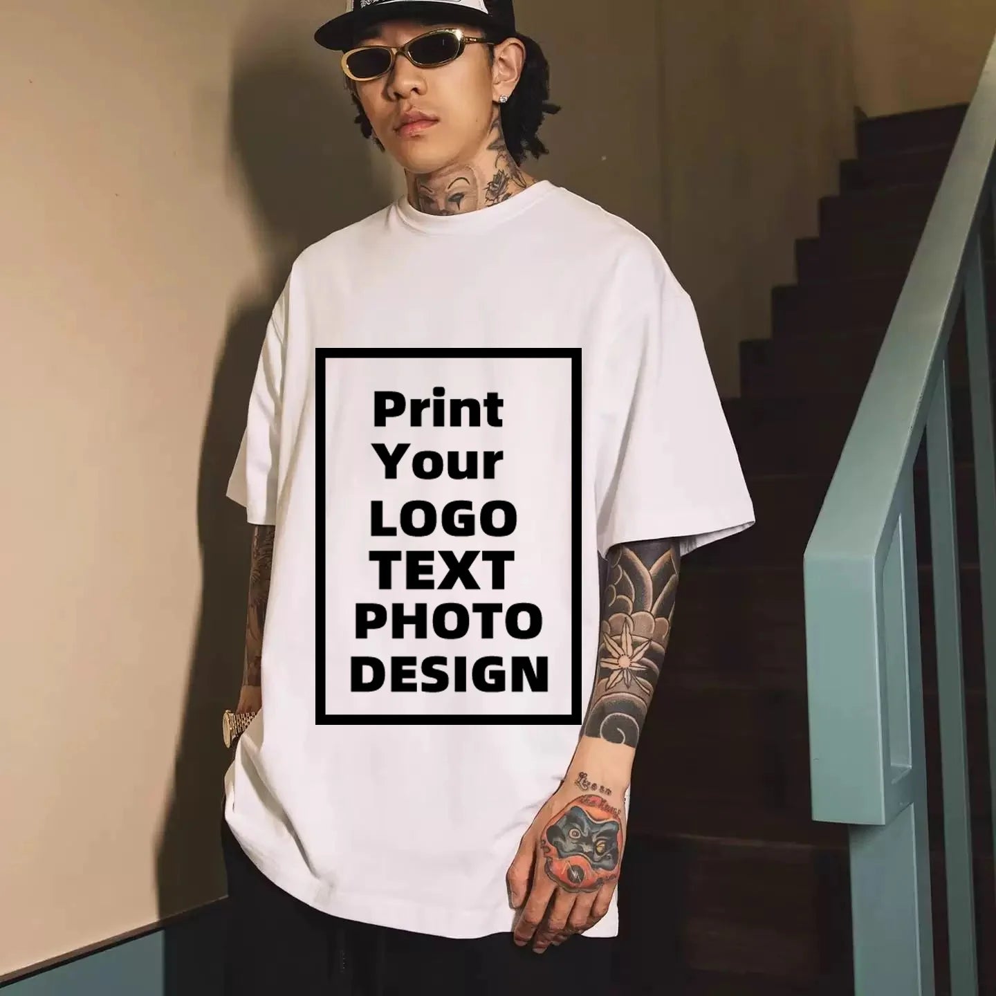 オーダーメイドのカスタムテキストネームTシャツ、独自のメッセージを追加 メンズコットンTシャツ、パーソナライズTシャツ、デザインをプリント メンズTシャツ トップス