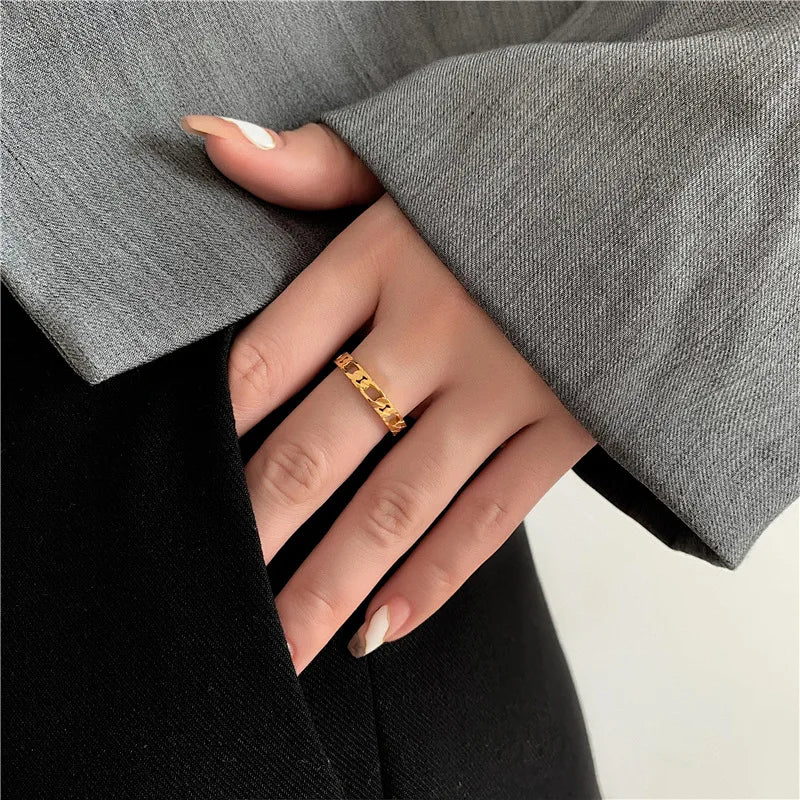 Vintage French Hollow Chain Twist Ring Women's Fashion Personality Party Ring Simple Titanium Steel Jewelry 18K Gold Plated