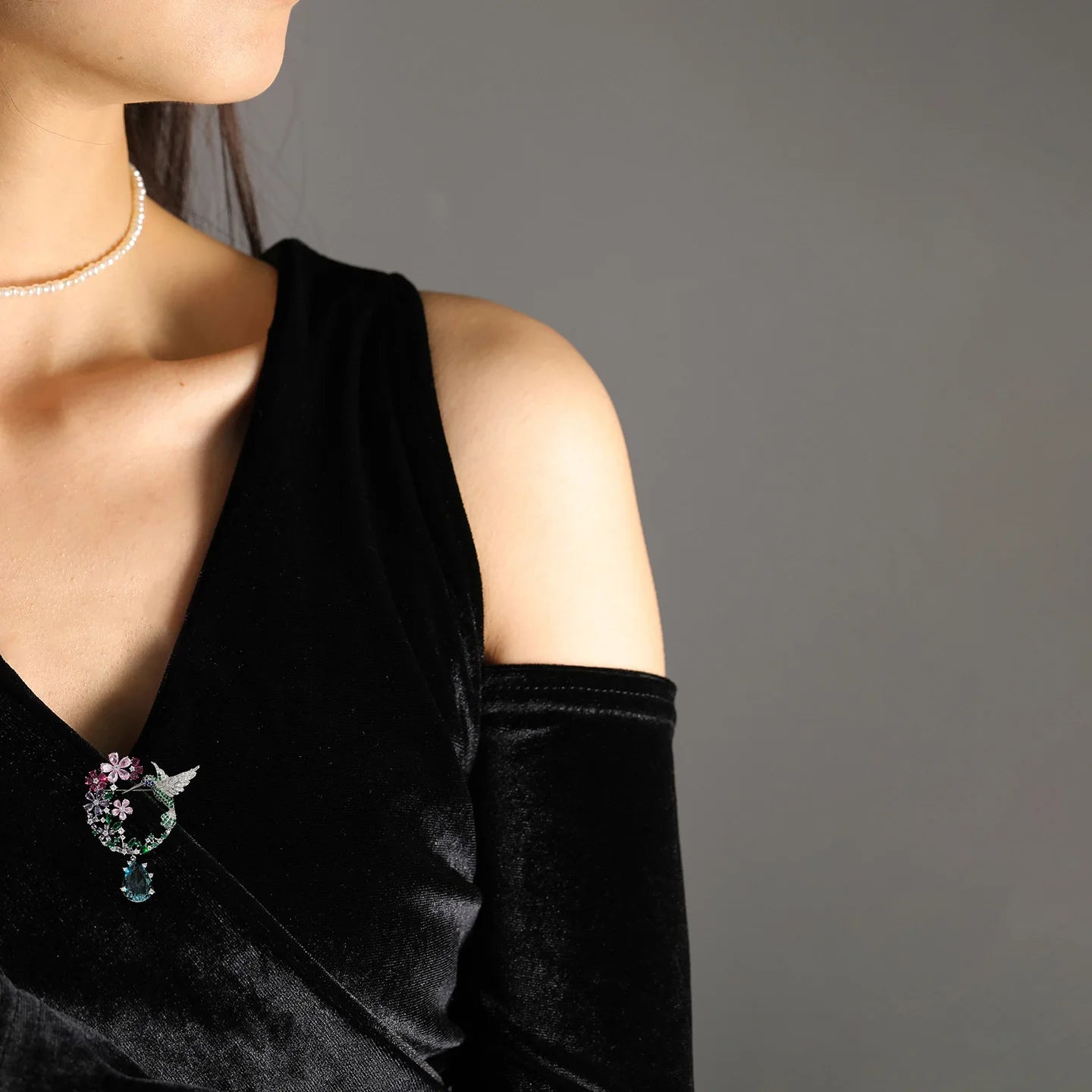 Exquisite Zircon Hummingbird Brooches Temperament Colored Flower Pins and Broche for Woman Man Suit Coat Accessories